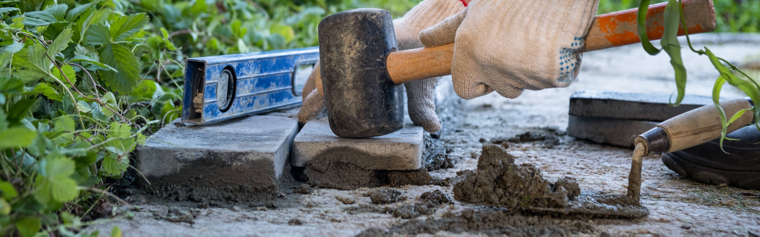 Mit unserer Expertise und maßgeschneiderten Lösungen gestalten wir Ihren perfekten Garten – individuell und professionell.